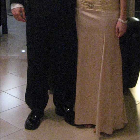 Alyce Design Aline strapless nude gown. SZ. 4 - Picture 10 of 10